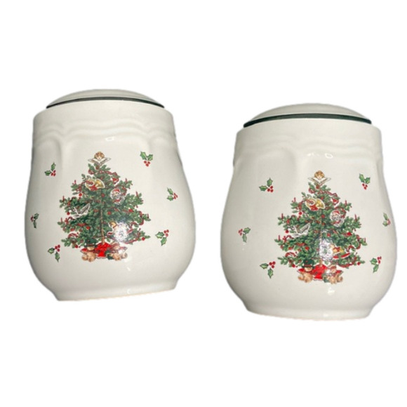 1989 vintage CHD Christmas Salt and Pepper shakers - Picture 1 of 4